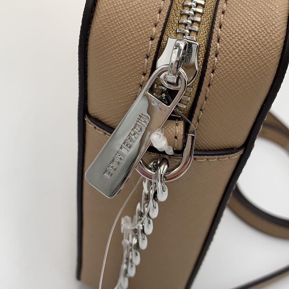 Michael Kors Jet Set Item Large East West Zip Crossbody Leather Camel
NWT - Picture 6 of 16